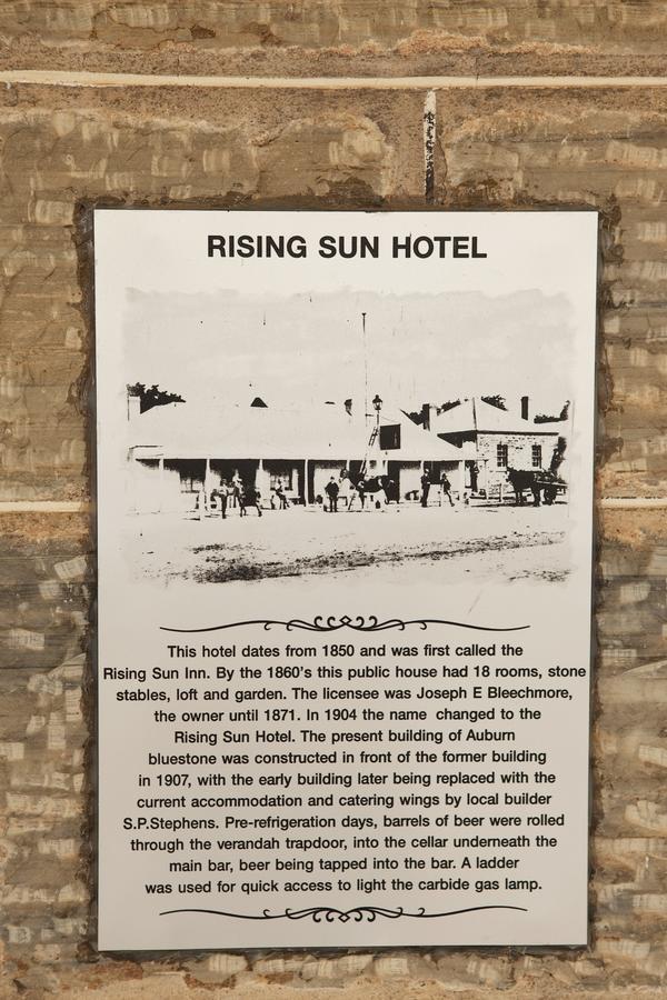 The Rising Sun Hotel Auburn エクステリア 写真